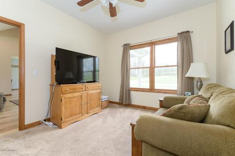 142 Hickory Hls, Marshall, MI 49068 photo 18