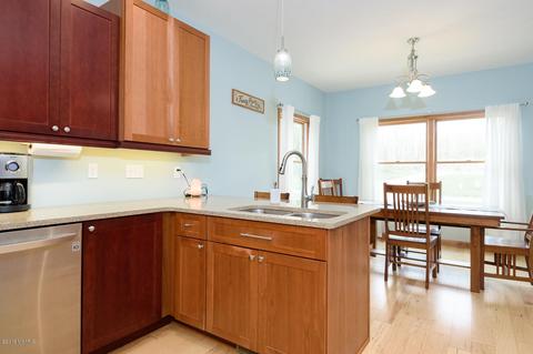 142 Hickory Hls, Marshall, MI 49068 photo 12