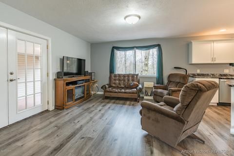 1107 Blaine Ave, Belding, MI 48809 photo 4