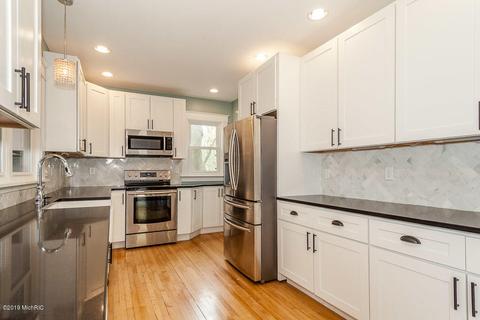 324 E Hanover St, Marshall, MI 49068 photo 5