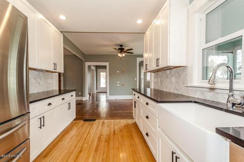 324 E Hanover St, Marshall, MI 49068 photo 8