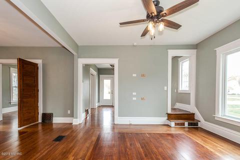 324 E Hanover St, Marshall, MI 49068 photo 10