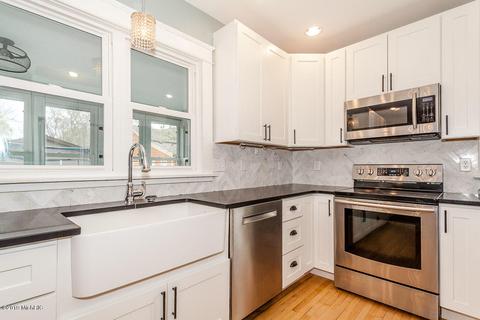 324 E Hanover St, Marshall, MI 49068 photo 7