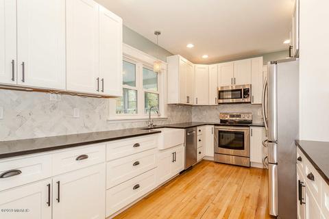 324 E Hanover St, Marshall, MI 49068 photo 4