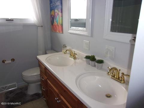 545 First St, Manistee, MI 49660 photo 15