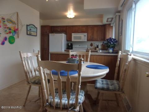 545 First St, Manistee, MI 49660 photo 2