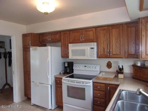 545 First St, Manistee, MI 49660 photo 5