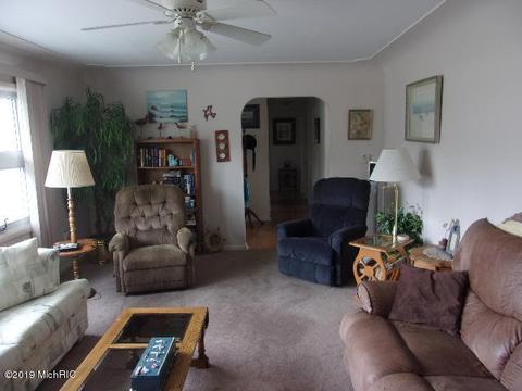 545 First St, Manistee, MI 49660 photo 8