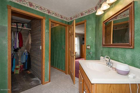 548 Groat Rd, Dowling, MI 49050 photo 11
