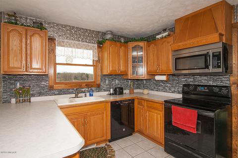 548 Groat Rd, Dowling, MI 49050 photo 3