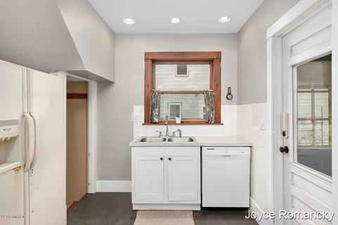 722 S Broas St, Belding, MI 48809 photo 7
