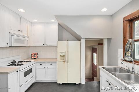722 S Broas St, Belding, MI 48809 photo 8