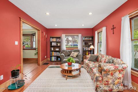 722 S Broas St, Belding, MI 48809 photo 6