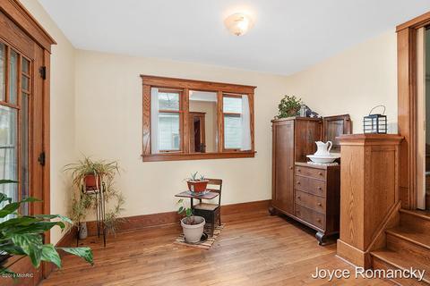 722 S Broas St, Belding, MI 48809 photo 4