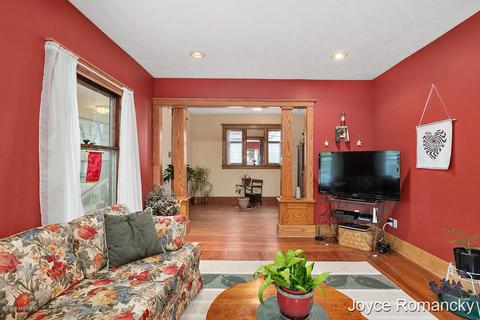 722 S Broas St, Belding, MI 48809 photo 5