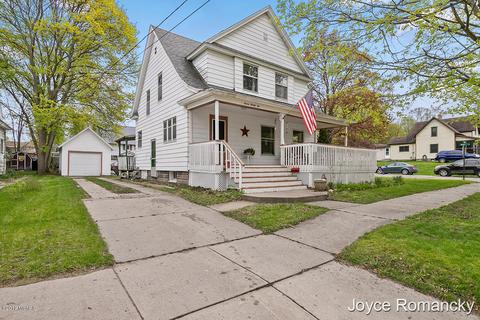 722 S Broas St, Belding, MI 48809 photo 2