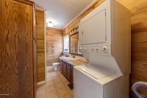 735 E Green St, Marshall, MI 49068 photo 10