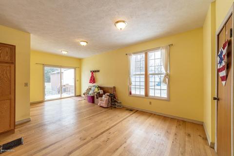 735 E Green St, Marshall, MI 49068 photo 9