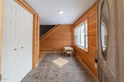 735 E Green St, Marshall, MI 49068 photo 3