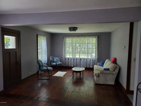 604 E Spring St, Whitehall, MI 49461 photo 5