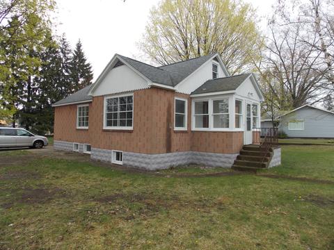 604 E Spring St, Whitehall, MI 49461 photo 2