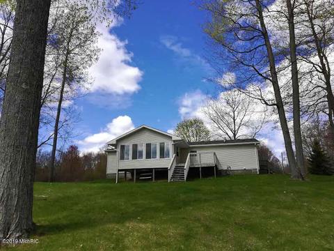 7607 E 5 Mile Rd, White Cloud, MI 49349 photo 3