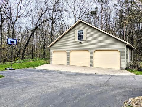11462 Whites Crossing Dr, Lowell, MI 49331 photo 3