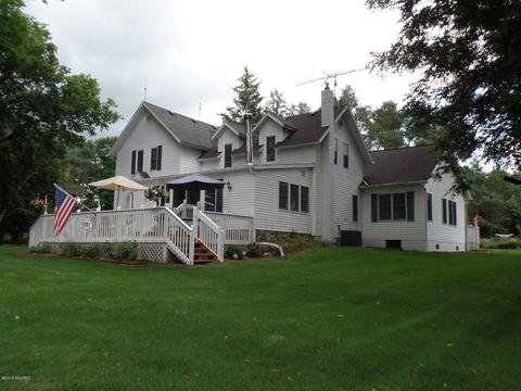 19735 Ash Dr, Big Rapids, MI 49307 photo 1