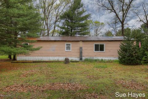 4107 E Ramsey Ln, White Cloud, MI 49349 photo 1