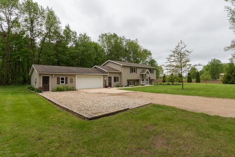 752 105th Ave, Plainwell, MI 49080 photo 2