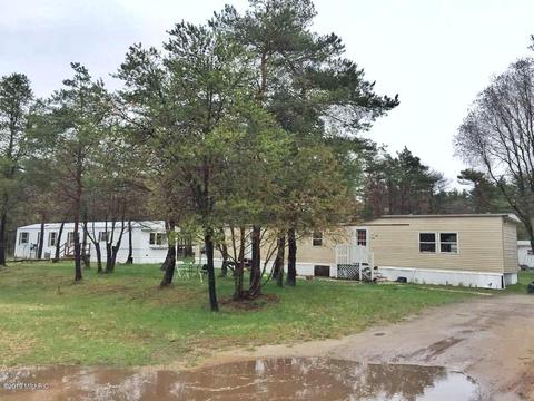 518 S Nancy Dr, White Cloud, MI 49349 photo 2