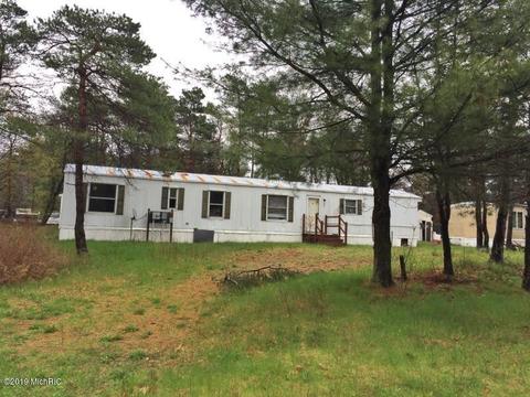518 S Nancy Dr, White Cloud, MI 49349 photo 3