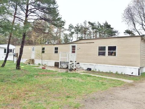 518 S Nancy Dr, White Cloud, MI 49349 photo 1