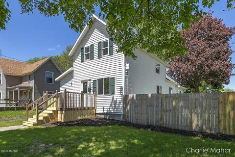 216 Vincent St, Belding, MI 48809 photo 1