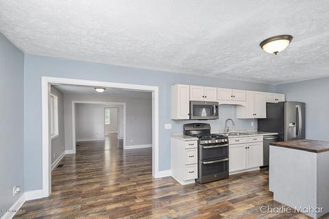 216 Vincent St, Belding, MI 48809 photo 9