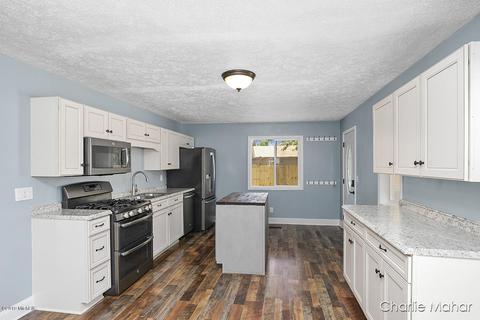 216 Vincent St, Belding, MI 48809 photo 8