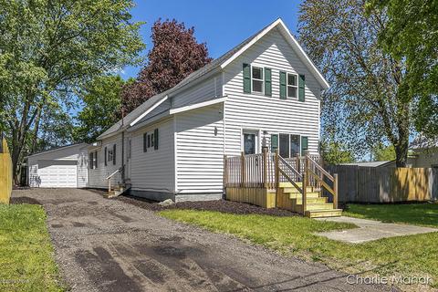 216 Vincent St, Belding, MI 48809 photo 3