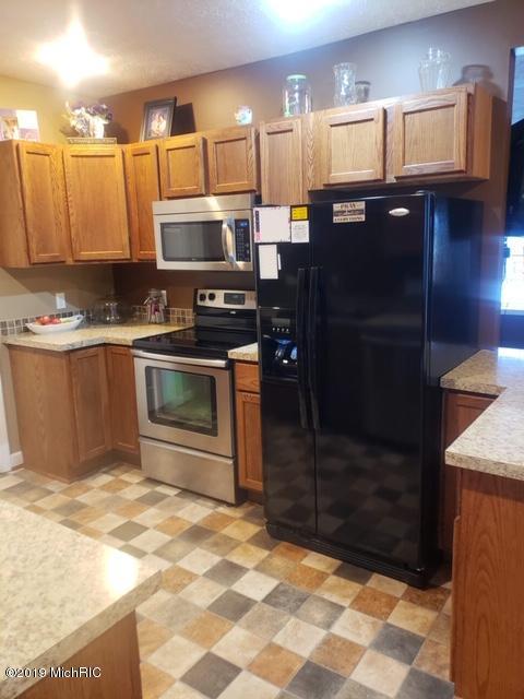 360 First St, Sunfield, MI 48890 photo 4
