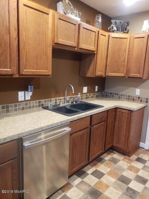 360 First St, Sunfield, MI 48890 photo 5