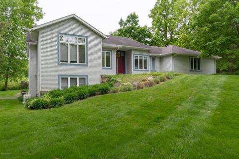 256 Deer Run Blvd, Plainwell, MI 49080 photo 1