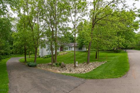 256 Deer Run Blvd, Plainwell, MI 49080 photo 2