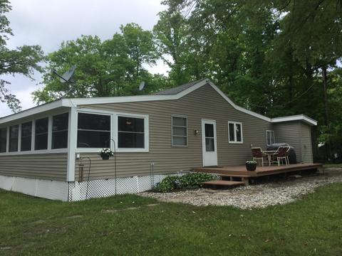 158 Island, Hudson, MI 49247 photo 1