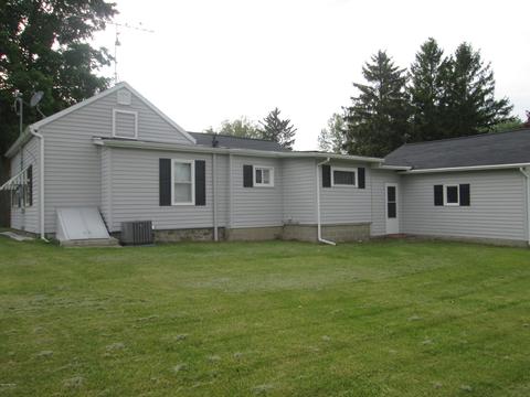 218 W First St, Stanton, MI 48888 photo 6