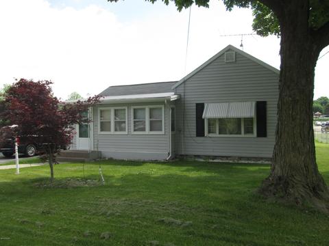 218 W First St, Stanton, MI 48888 photo 2