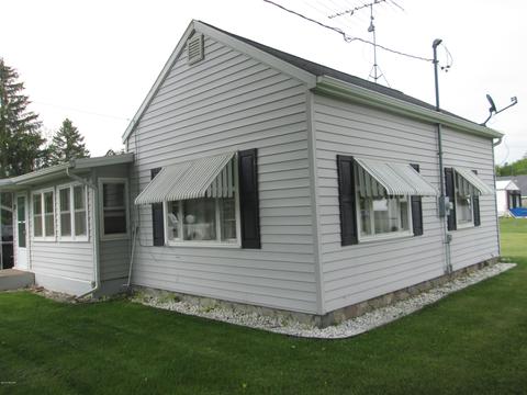 218 W First St, Stanton, MI 48888 photo 5