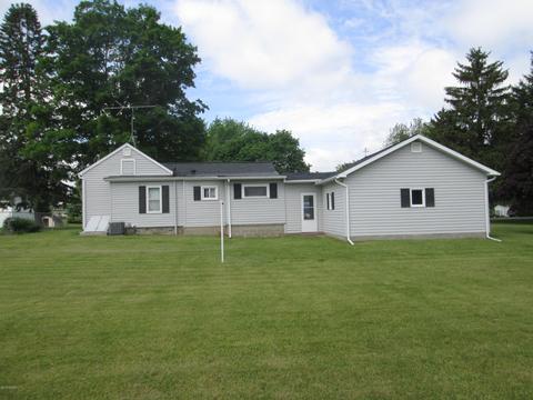 218 W First St, Stanton, MI 48888 photo 3