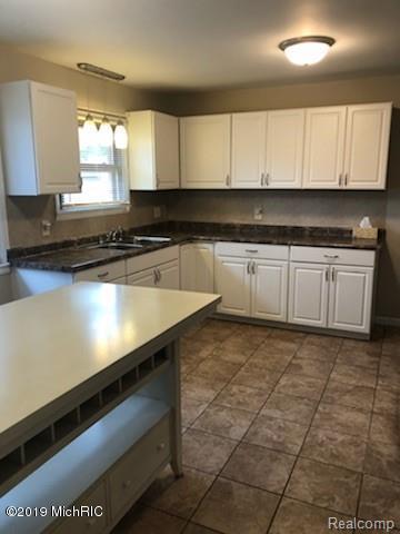 317 Marshall St, Jackson, MI 49202 photo 7
