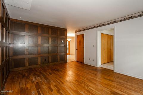 723 E North Dr, Marshall, MI 49068 photo 9