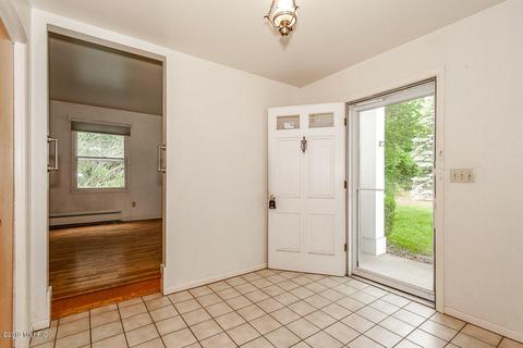 723 E North Dr, Marshall, MI 49068 photo 5