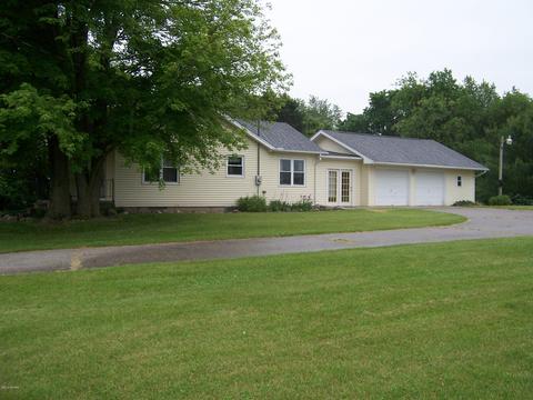 892 E Walton Rd, Mount Pleasant, MI 48858 photo 4